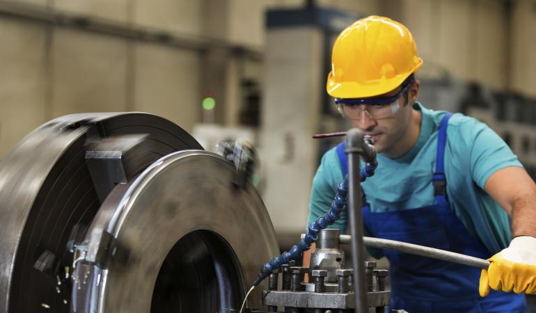 Foto van werknemer in fabriek